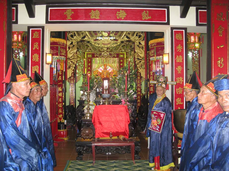 NGHI THỨC TRÌNH DIỄN DÂNG BÔNG, MÚA BÓNG TẠI LỄ HỘI AM CHÚA