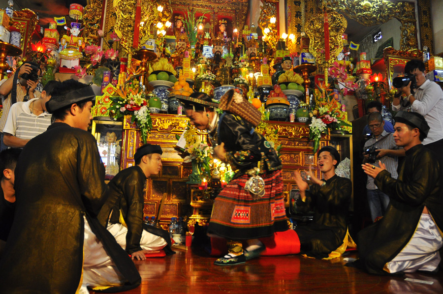 thực-hành-tín-ngưỡng-thờ-mẫu